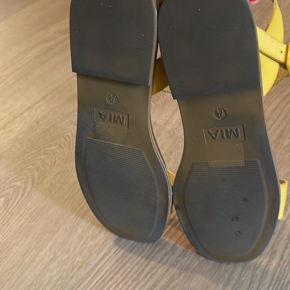 Mia Yellow Sandals - Picture 5 of 5